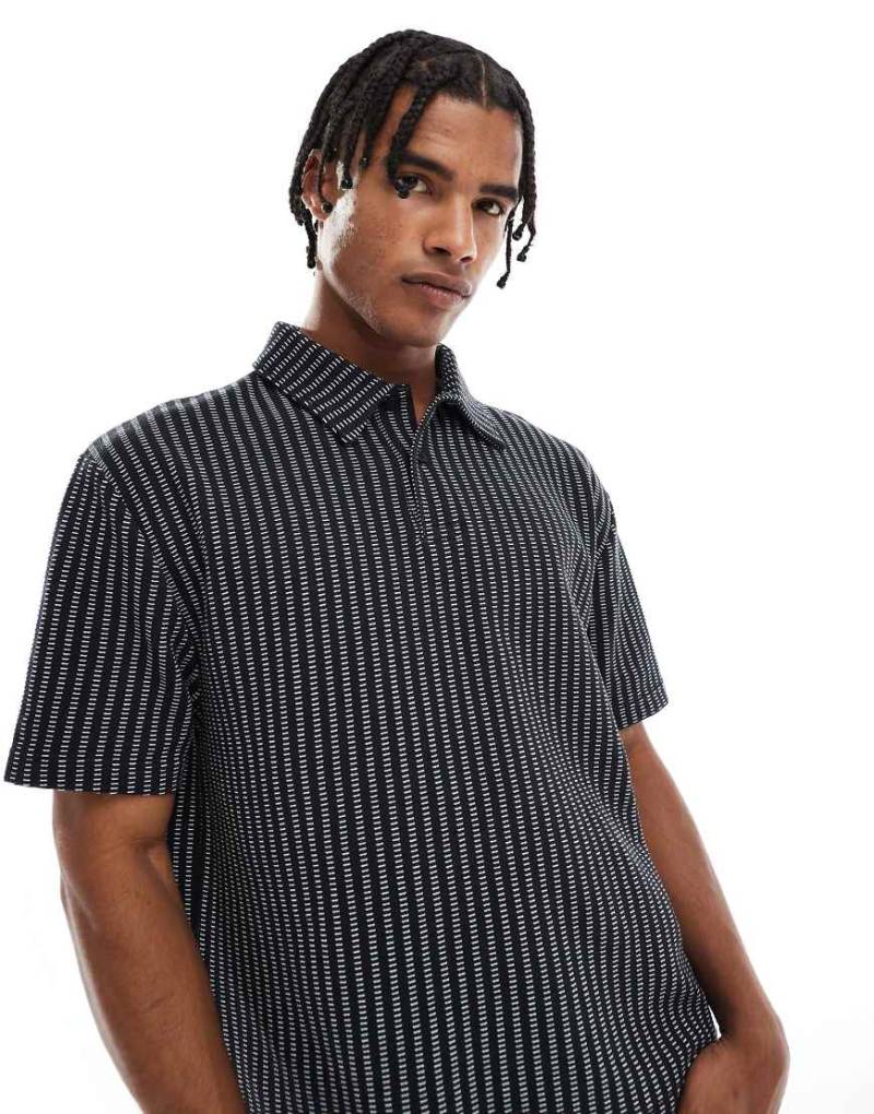 ASOS DESIGN - Locker geschnitenes, kastiges Poloshirt mit Streifen in Schwarz und Weiß von ASOS DESIGN
