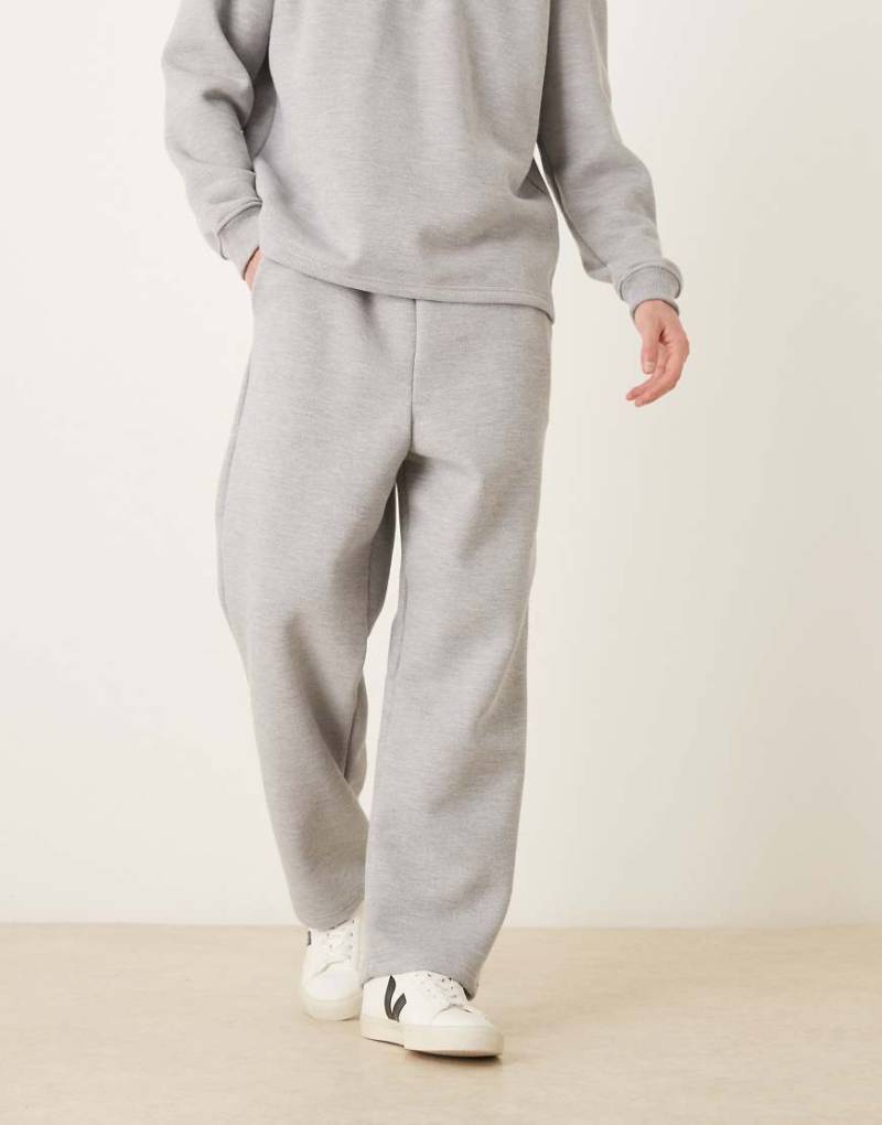 ASOS DESIGN - Schmal zulaufende, locker geschnittene Jogginghose aus angerautem Pikee in Grau meliert von ASOS DESIGN
