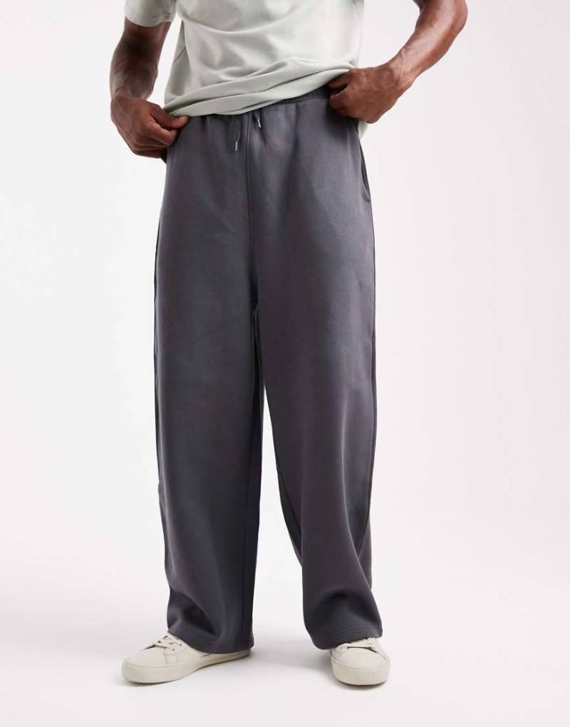 ASOS DESIGN - Locker geschnittene Basic-Jogginghose in Asphaltgrau von ASOS DESIGN