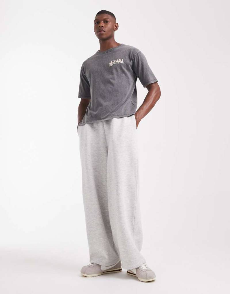 ASOS DESIGN - Locker geschnittene Basic-Jogginghose in Grau meliert von ASOS DESIGN