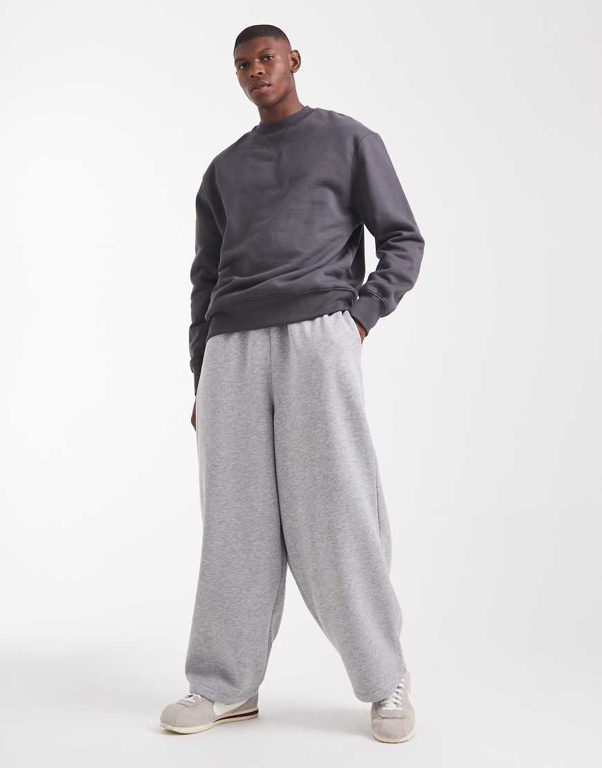 ASOS DESIGN - Locker geschnittene Basic-Jogginghose in Grau meliert von ASOS DESIGN