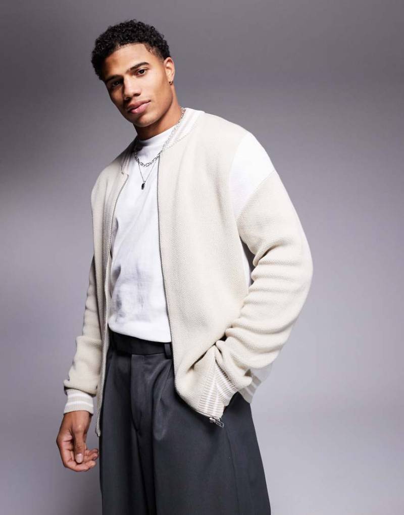 ASOS DESIGN - Locker geschnittene Bomberjacke aus Strick in Steinbeige mit Blockfarbendesign-Neutral von ASOS DESIGN
