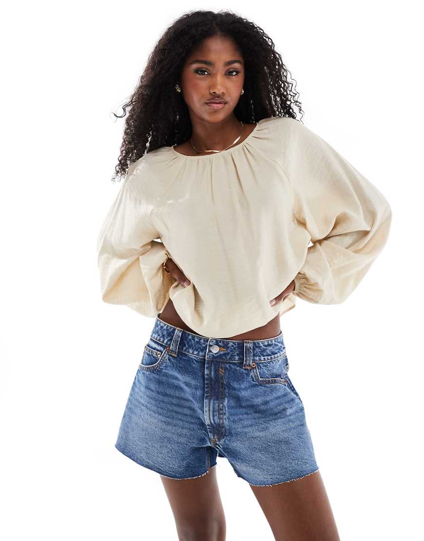 ASOS DESIGN - Locker geschnittene Jeans-Shorts in verwaschenem Mittelblau ASOS DESIGN - Locker geschnittene Jeans-Shorts in verwaschenem Mittelblau von ASOS DESIGN