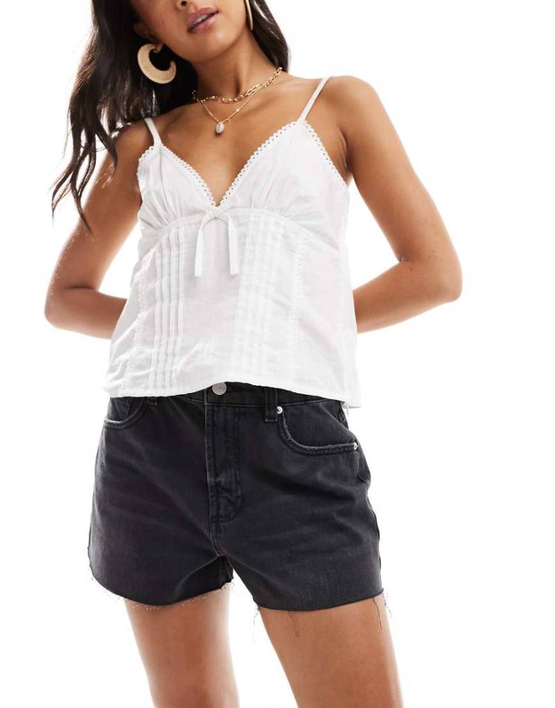 ASOS DESIGN - Locker geschnittene Jeans-Shorts in verwaschenem Schwarz ASOS DESIGN - Locker geschnittene Jeans-Shorts in verwaschenem Schwarz von ASOS DESIGN