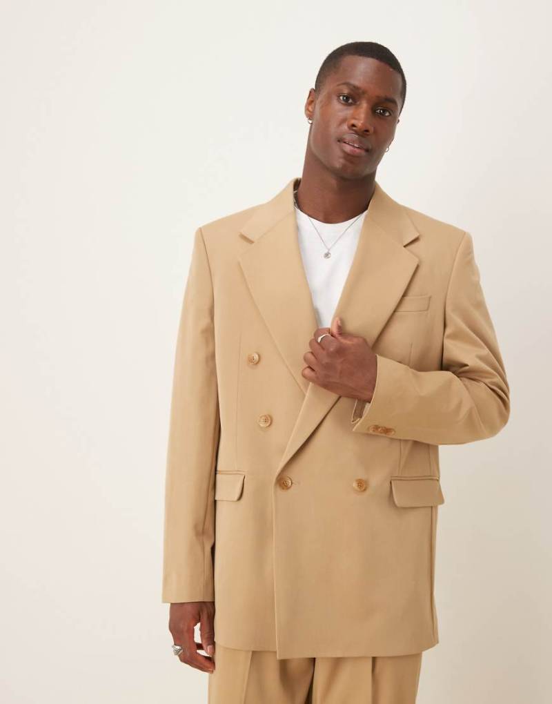 ASOS DESIGN - Locker geschnittene Longline-Anzugjacke in Camel-Neutral von ASOS DESIGN