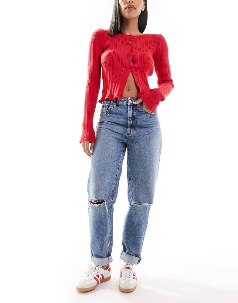 ASOS DESIGN - Locker geschnittene Mom-Jeans in Mittelblau mit hohem Bund-Keine Farbe von ASOS DESIGN