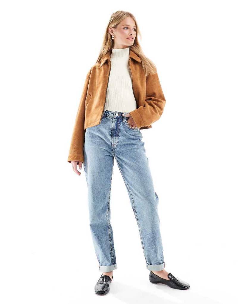 ASOS DESIGN - Locker geschnittene Mom-Jeans in Vintage-Waschung mit hohem Bund-Blau von ASOS DESIGN