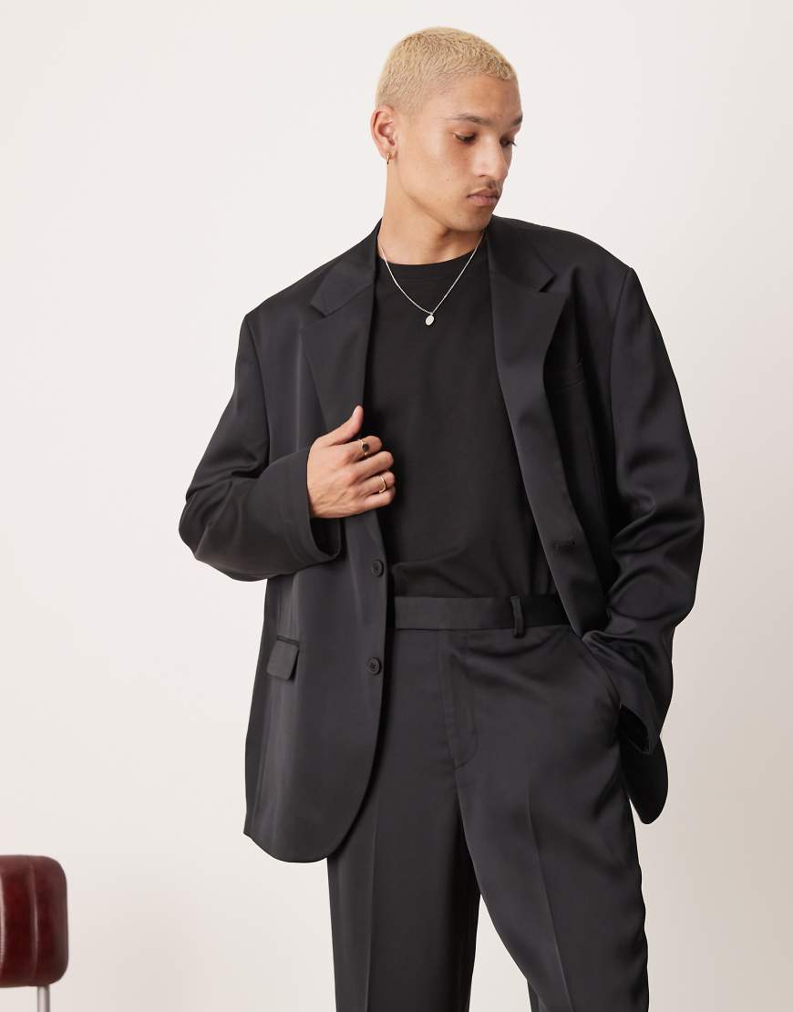 ASOS DESIGN - Locker geschnittene Oversize-Anzugjacke aus Satin in Schwarz von ASOS DESIGN
