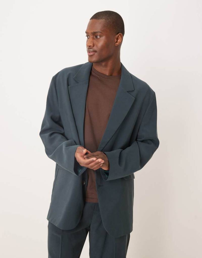 ASOS DESIGN - Locker geschnittene Oversize-Anzugjacke in Blau-Schwarz von ASOS DESIGN