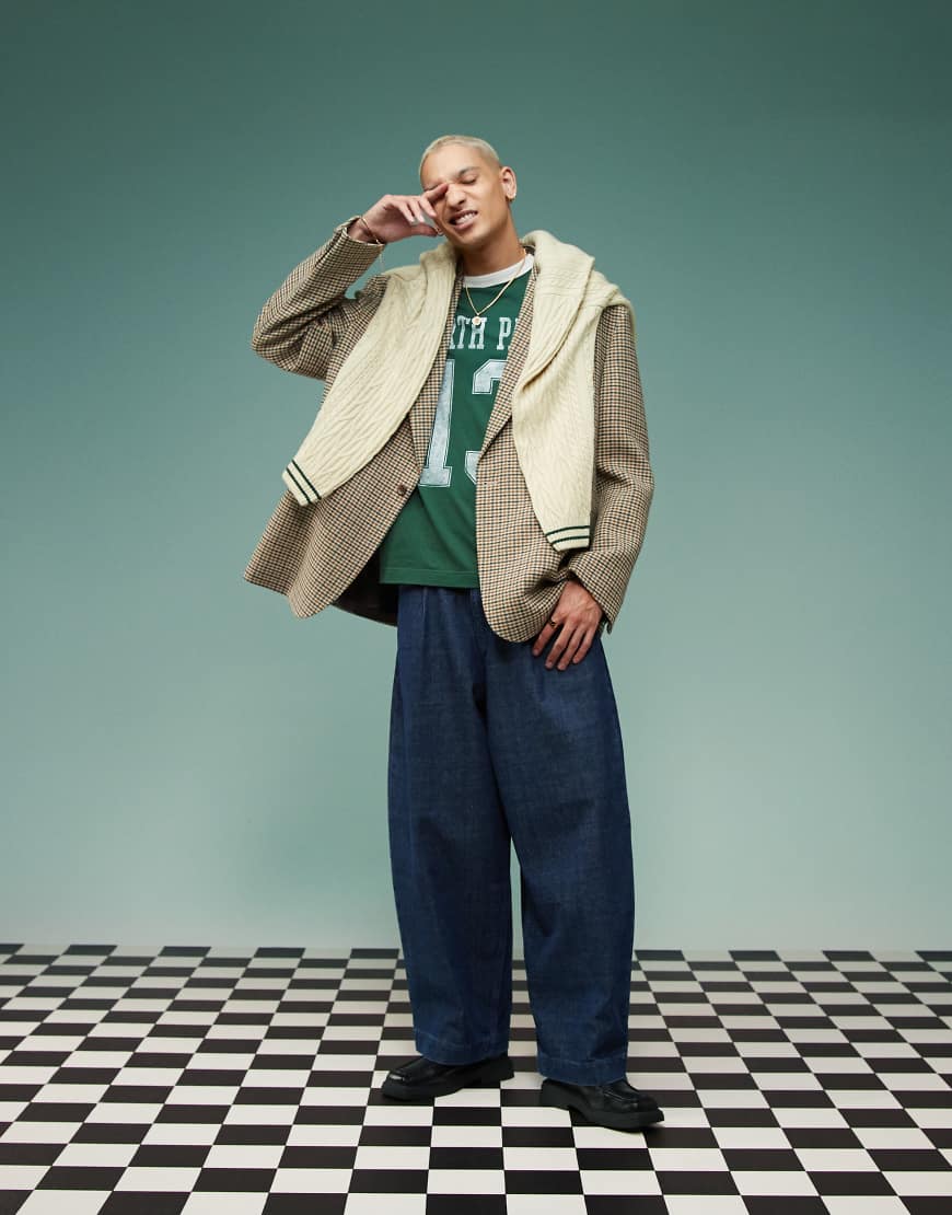 ASOS DESIGN - Locker geschnittene Oversize-Anzugjacke in Braun kariert mit Hahnentrittmuster von ASOS DESIGN