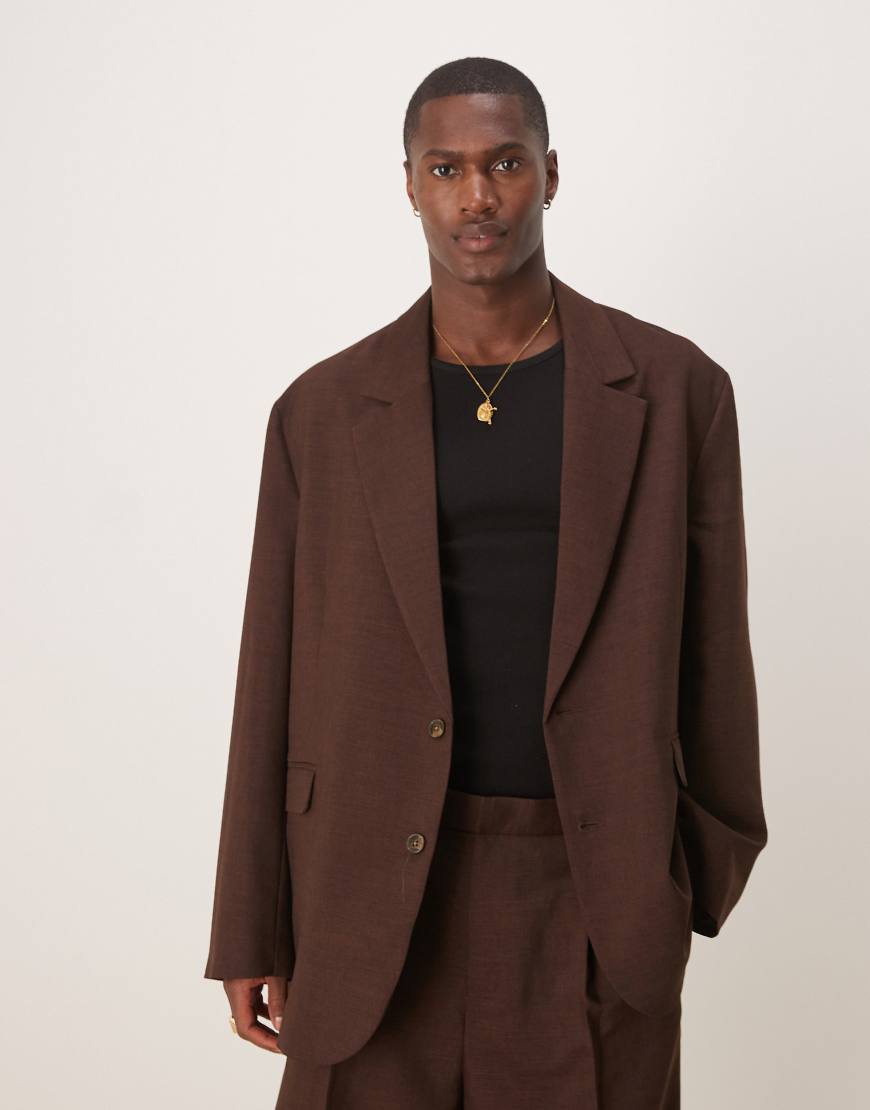 ASOS DESIGN - Locker geschnittene Oversize-Anzugjacke in Braun von ASOS DESIGN