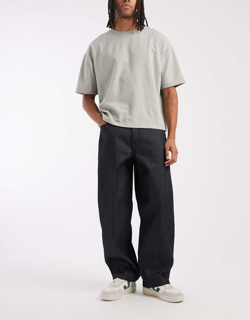 ASOS DESIGN - Locker geschnittene Straight Jeans in Indigoblau mit Streifen von ASOS DESIGN