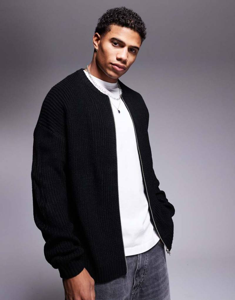 ASOS DESIGN - Locker geschnittene Strick-Bomberjacke in Schwarz mit Reißverschluss und Patentmuster von ASOS DESIGN