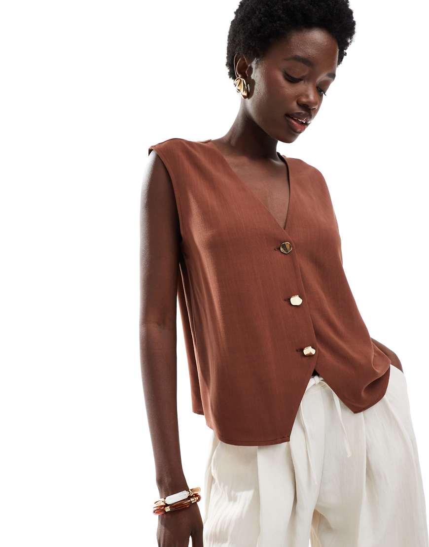 ASOS DESIGN - Locker geschnittene Weste in Braun von ASOS DESIGN