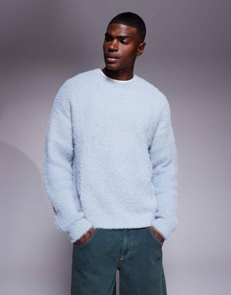 ASOS DESIGN - Locker geschnittener, flauschiger Strickpullover in Blau mit Rundhalsausschnitt von ASOS DESIGN