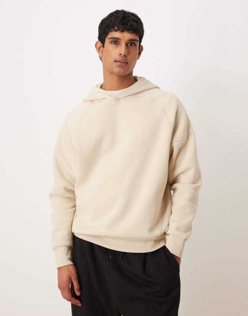 ASOS DESIGN - Locker geschnittener, kastiger Kapuzenpullover in Beige-Neutral von ASOS DESIGN