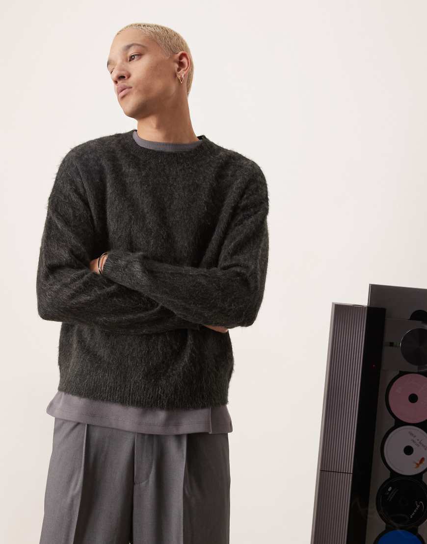 ASOS DESIGN - Locker geschnittener, kastiger Strickpullover in Schwarz aus flauschigem Material mit Rundhalsausschnitt ASOS DESIGN - Locker geschnittener, kastiger Strickpullover in Schwarz aus flauschigem Material mit Rundhalsausschnitt von ASOS DESIGN