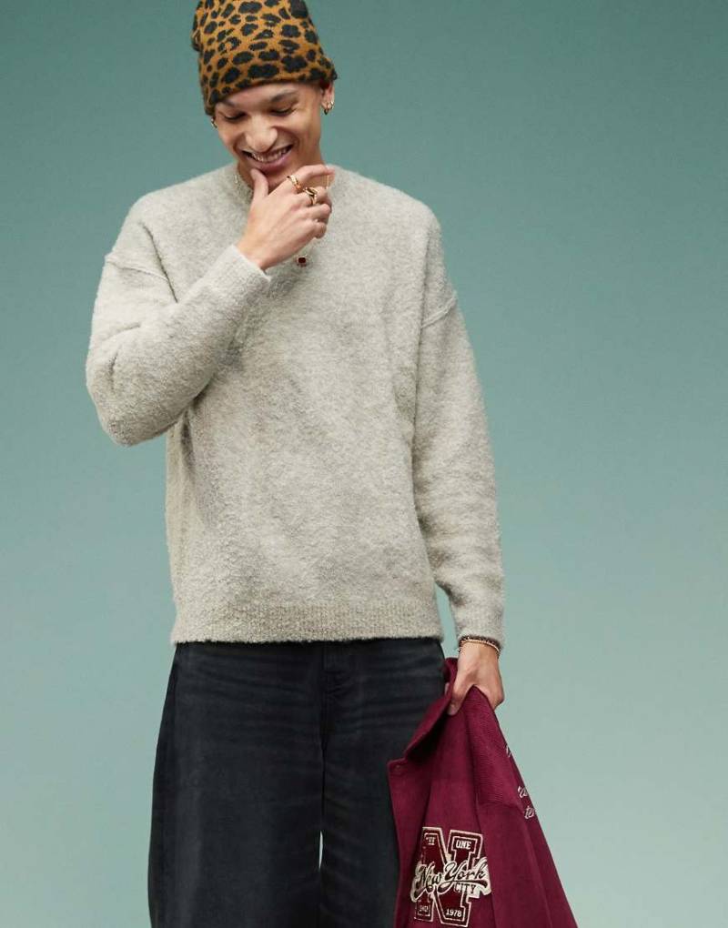 ASOS DESIGN - Locker geschnittener, strukturierter Strickpullover in Hellgrau von ASOS DESIGN