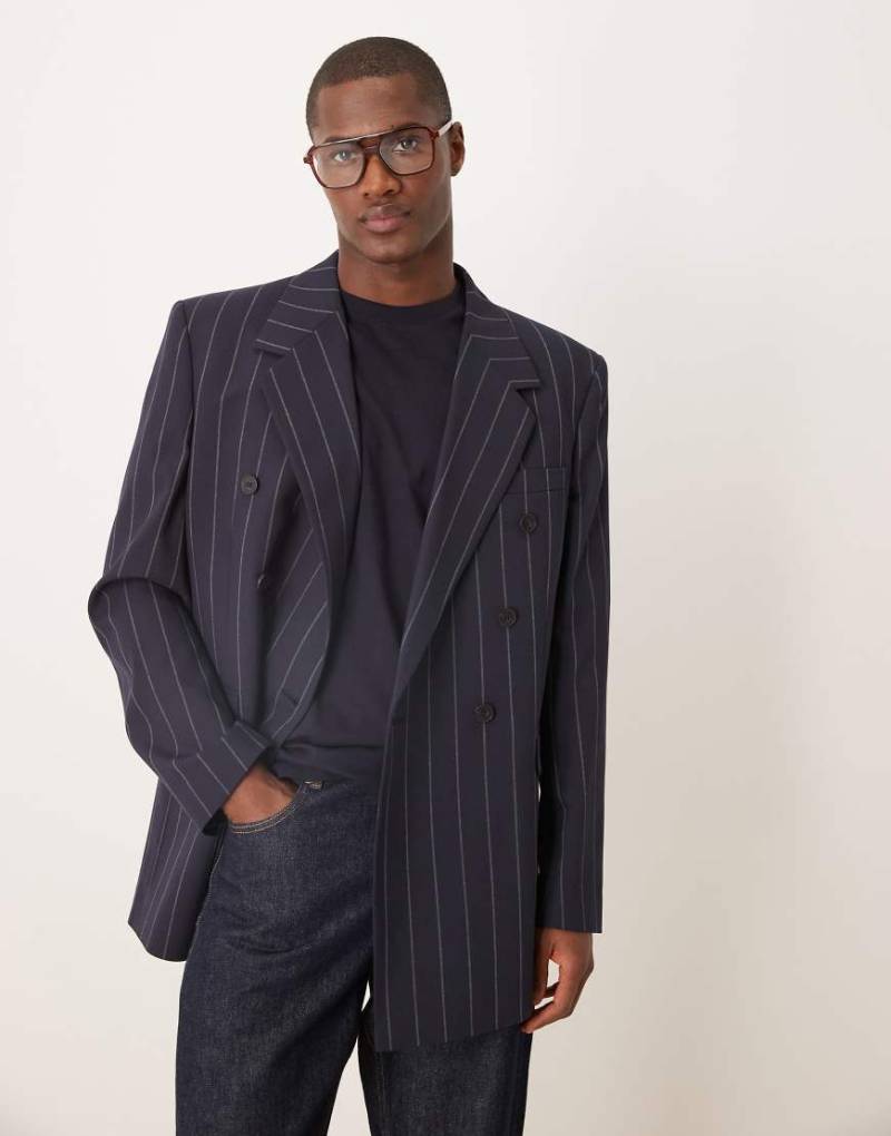 ASOS DESIGN - Lässig geschnittener Blazer in Marineblau mit Nadelstreifen von ASOS DESIGN