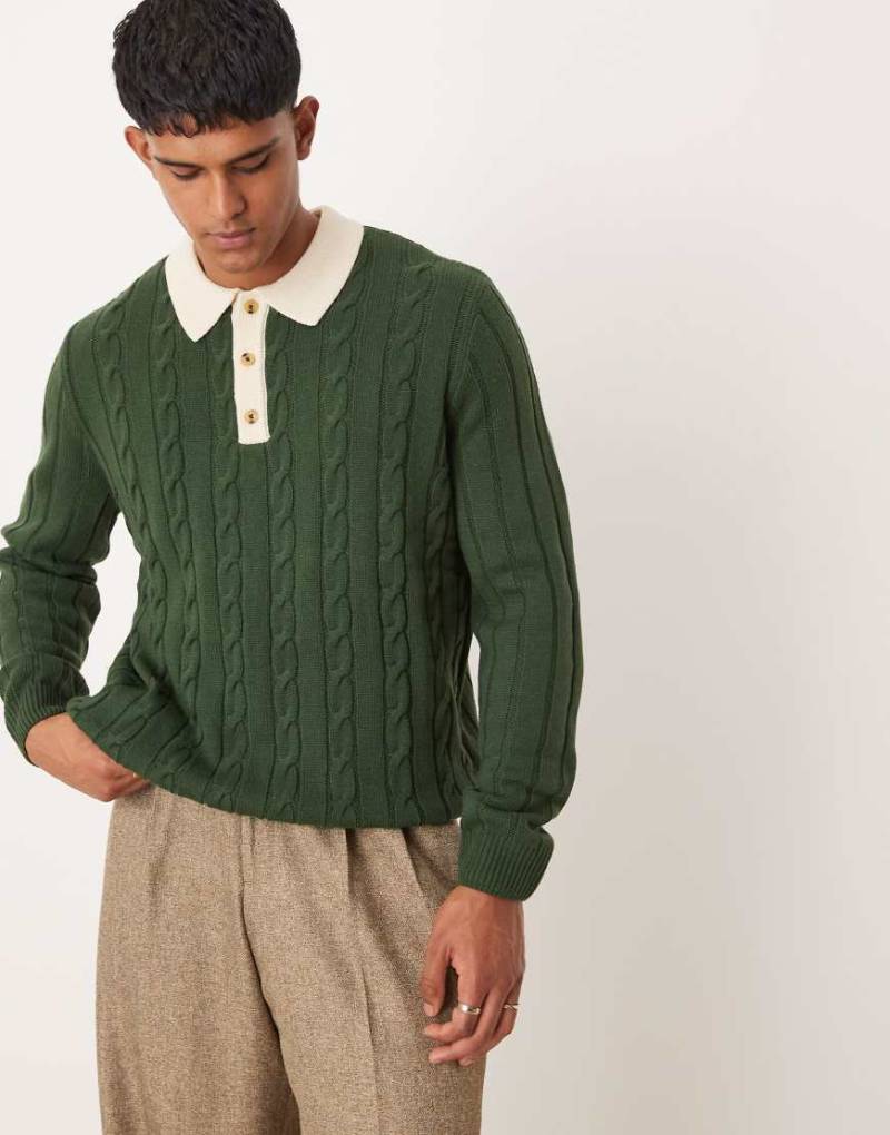 ASOS DESIGN - Locker geschnittener Strickpullover in Dunkelgrün mit Zopfmuster und Polokragen von ASOS DESIGN