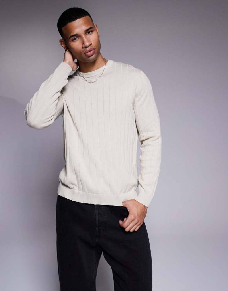ASOS DESIGN - Locker geschnittener Strickpullover in Hellbeige mit breiter Rippenstruktur-Weiß von ASOS DESIGN