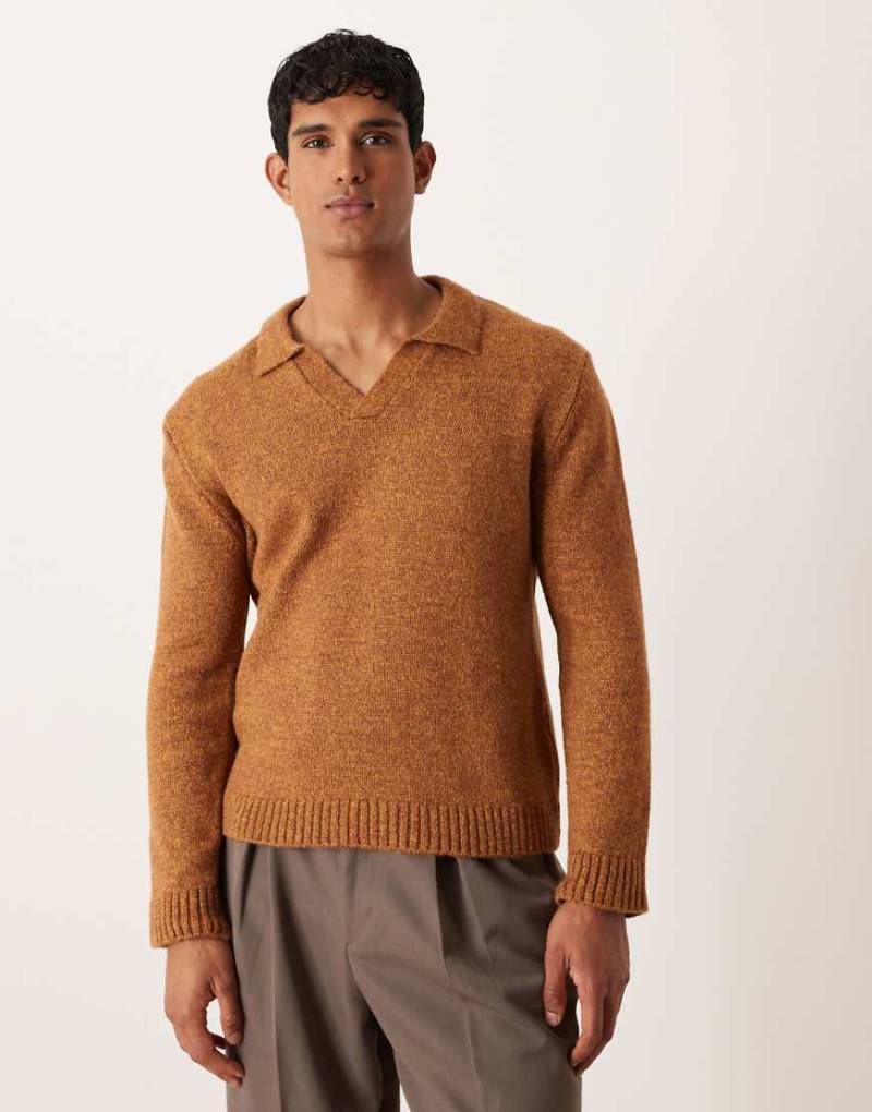 ASOS DESIGN - Locker geschnittener Strickpullover in Hellbraun mit eingekerbtem Ausschnitt-Brown von ASOS DESIGN