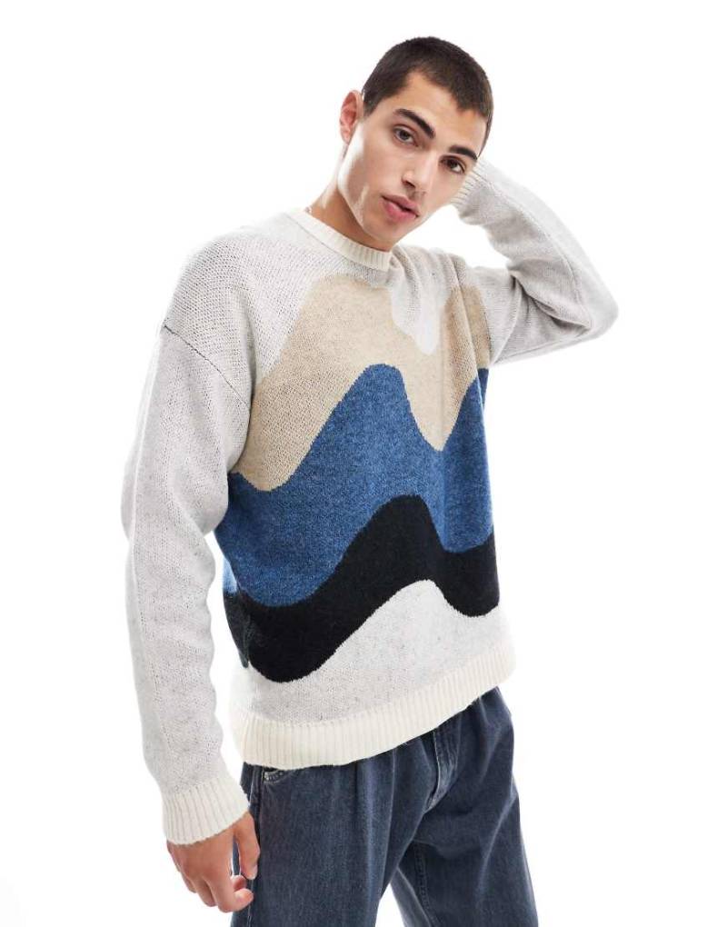 ASOS DESIGN - Locker geschnittener Strickpullover in Weiß mit abstraktem Design von ASOS DESIGN