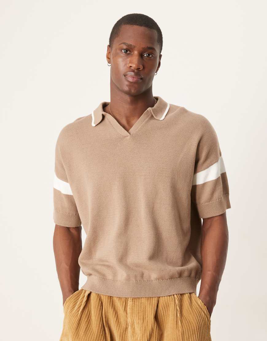 ASOS DESIGN - Locker geschnittenes, kastiges Polohemd aus Strick in Braun mit eingekerbtem Ausschnitt und eingesetztem Ärmeldetail ASOS DESIGN - Locker geschnittenes, kastiges Polohemd aus Strick in Braun mit eingekerbtem Ausschnitt und eingesetztem Ärmeldetail von ASOS DESIGN