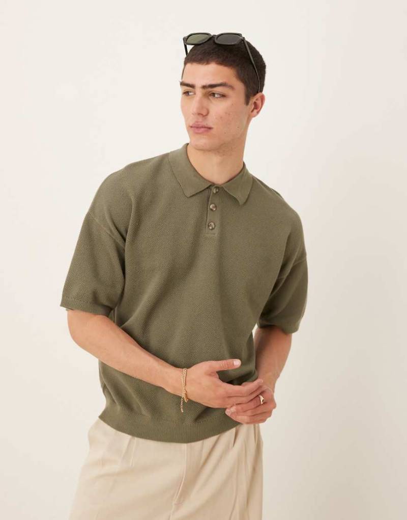 ASOS DESIGN - Locker geschnittenes, leichtes Polohemd aus Pikee-Strick in Khaki-Grün von ASOS DESIGN