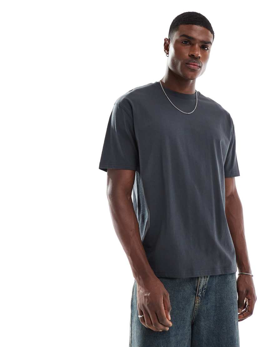 ASOS DESIGN - Relaxed Fit Basic-T-Shirt in Anthrazit-Grau ASOS DESIGN - Relaxed Fit Basic-T-Shirt in Anthrazit-Grau von ASOS DESIGN