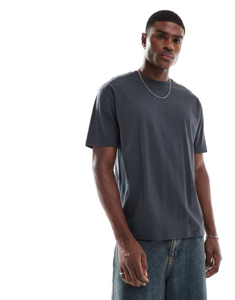 ASOS DESIGN - Locker geschnittenes Basic-T-Shirt in Anthrazit-Grau von ASOS DESIGN