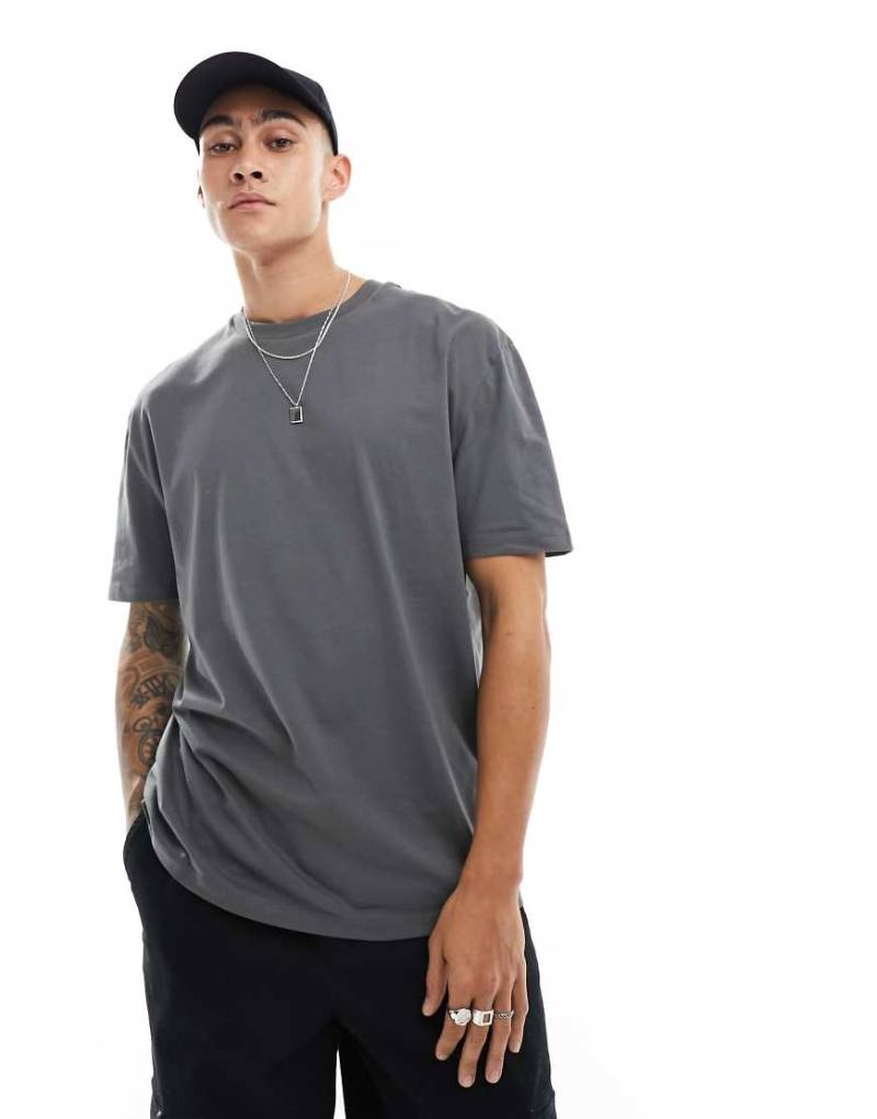 ASOS DESIGN - Locker geschnittenes Basic-T-Shirt in Anthrazit-Grau von ASOS DESIGN