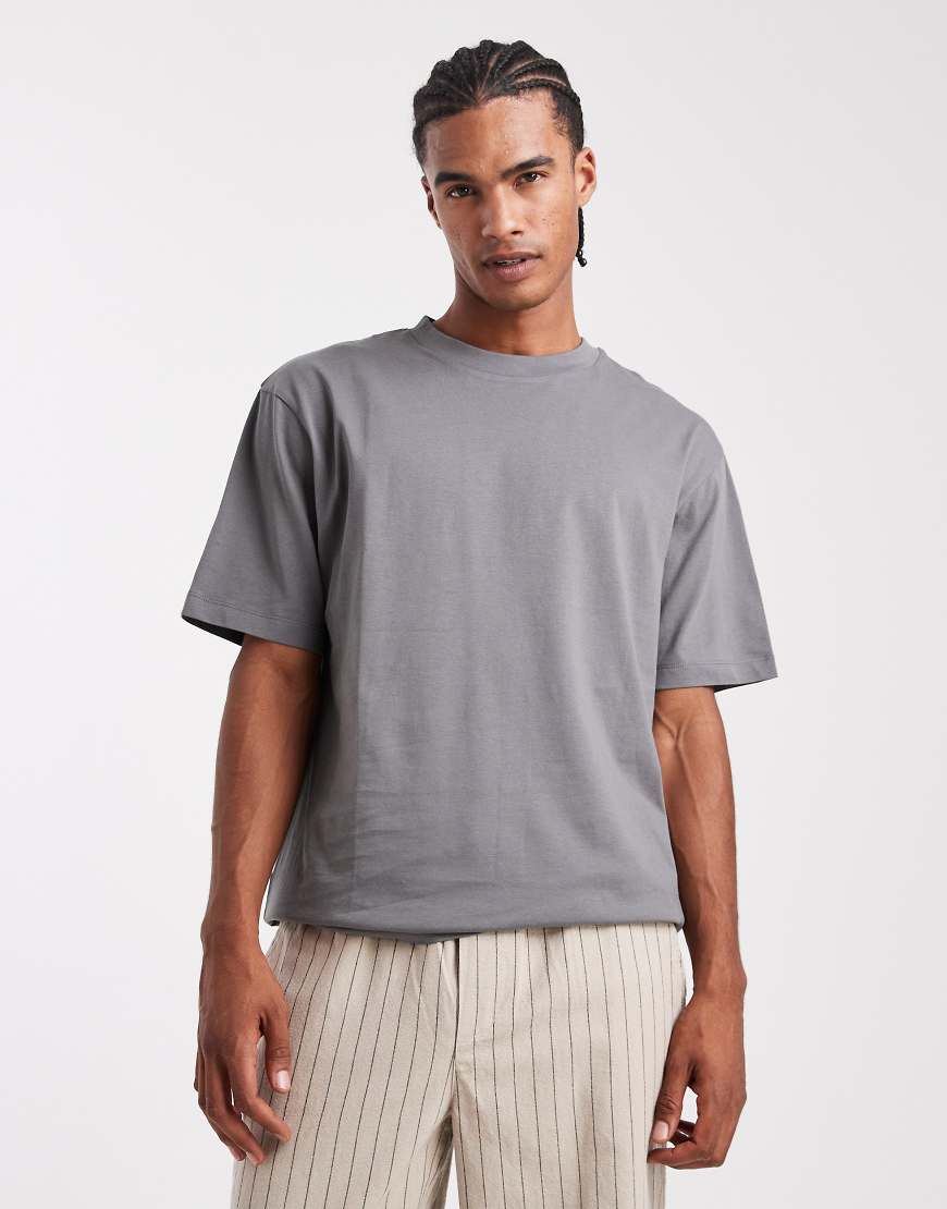 ASOS DESIGN - Locker geschnittenes Basic-T-Shirt in Grau von ASOS DESIGN