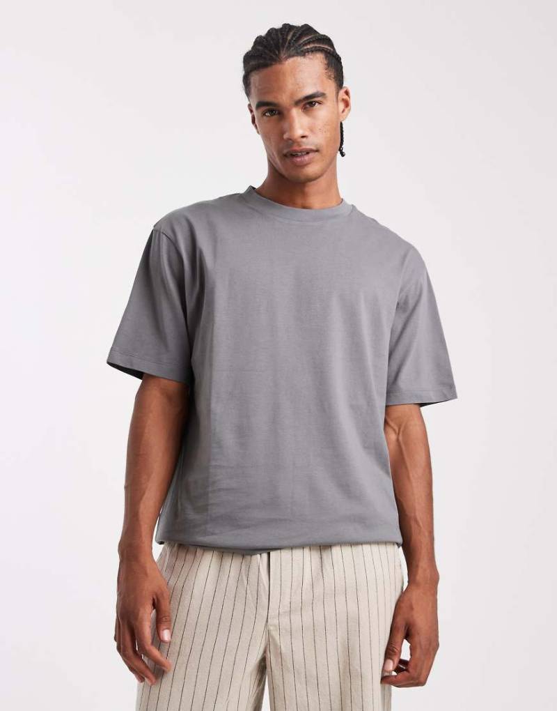 ASOS DESIGN - Locker geschnittenes Basic-T-Shirt in Grau von ASOS DESIGN
