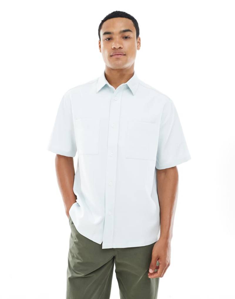 ASOS DESIGN - Locker geschnittenes Hemd in Blau mit aufgesetzten Taschen von ASOS DESIGN