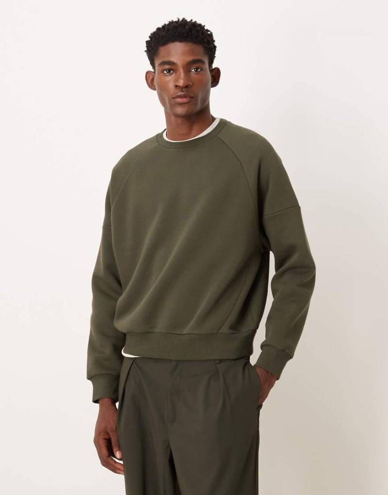 ASOS DESIGN - Locker geschnittenes Sweatshirt in Khaki-Grün von ASOS DESIGN