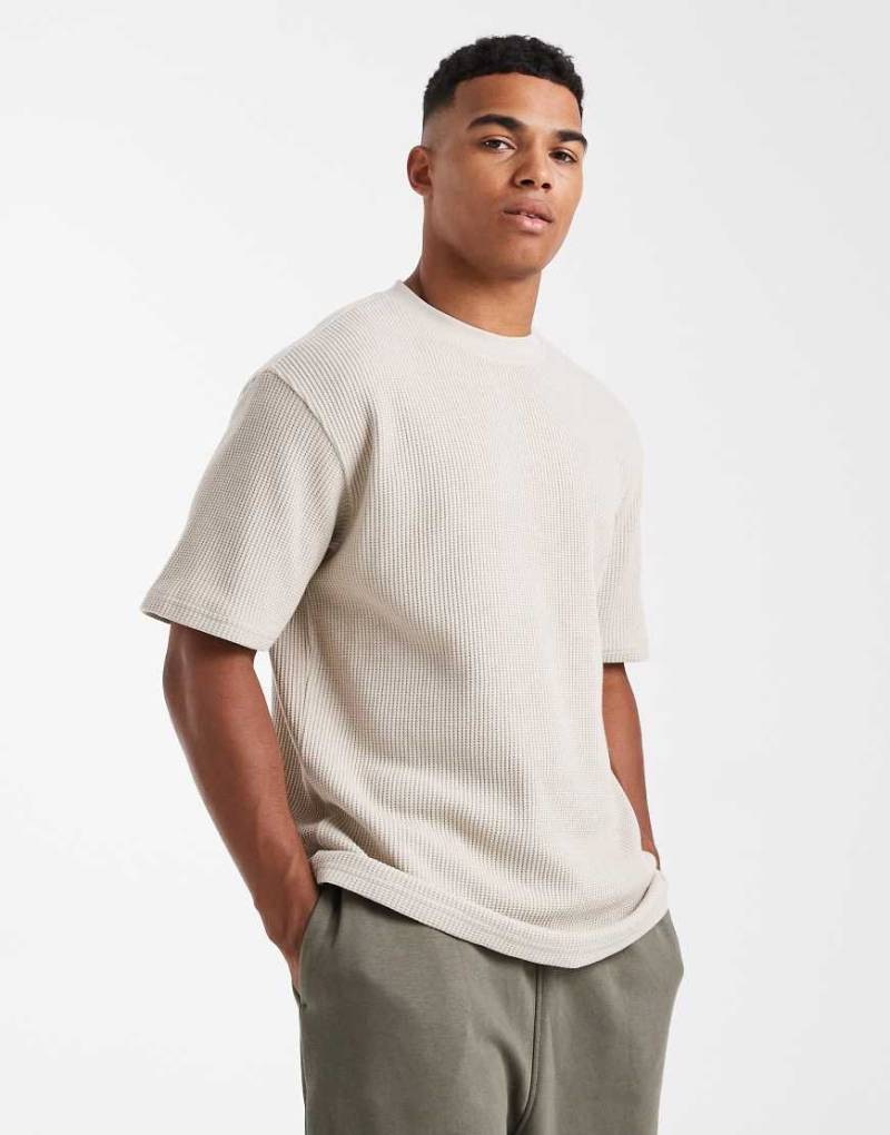 ASOS DESIGN - Locker geschnittenes T-Shirt aus schwerem Stoff in Beige mit Waffelstruktur-Neutral von ASOS DESIGN