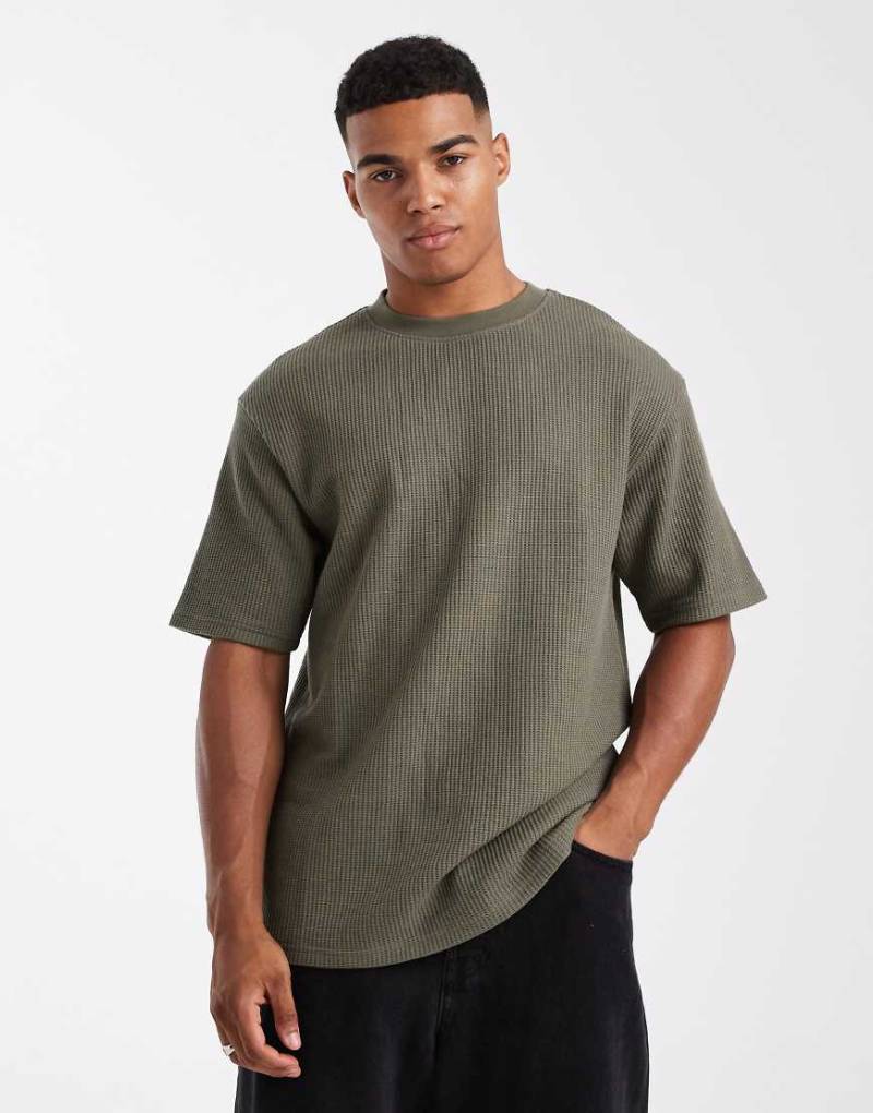ASOS DESIGN - Locker geschnittenes T-Shirt aus schwerem Stoff in Khaki mit Waffelstruktur-Grün von ASOS DESIGN