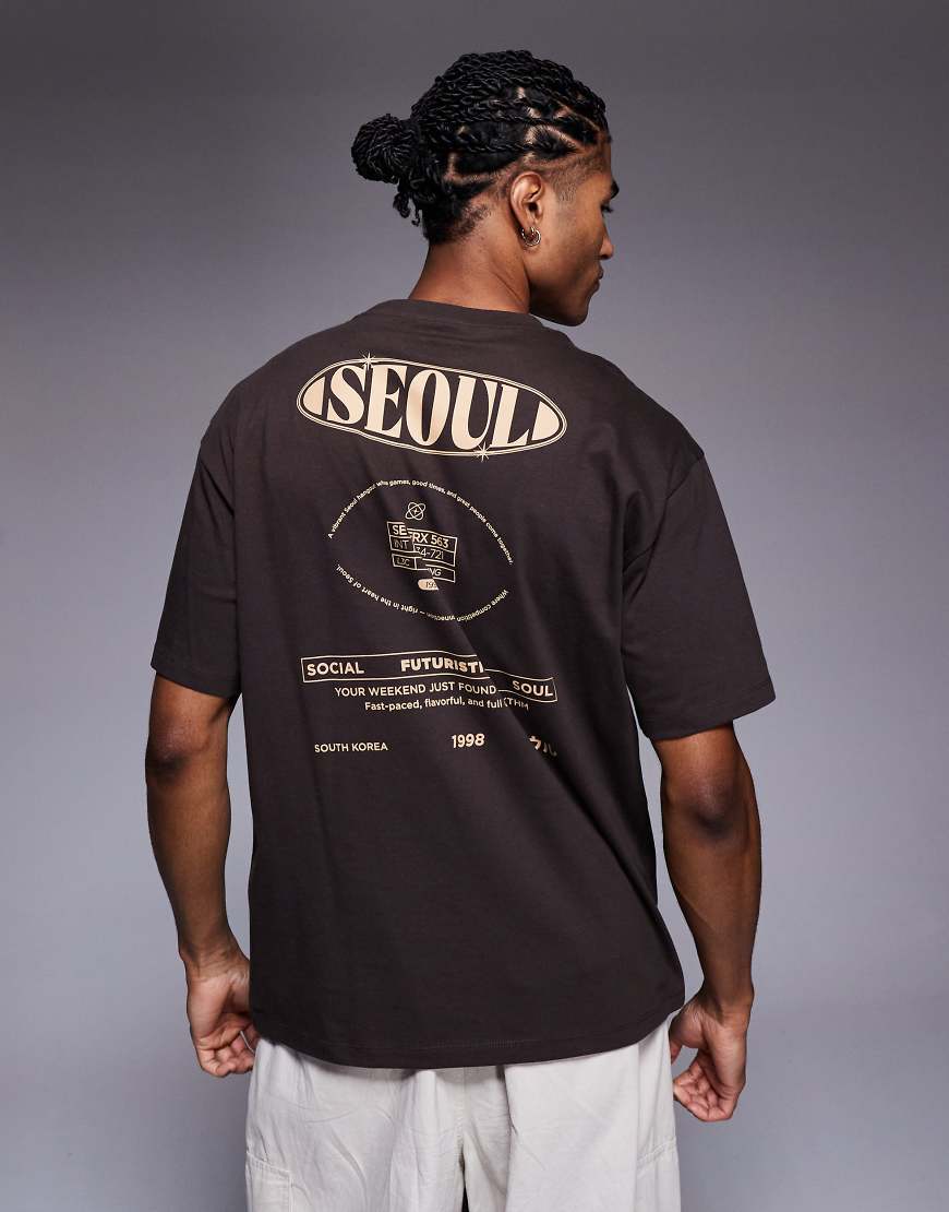 ASOS DESIGN - Locker geschnittenes T-Shirt in Dunkelbraun mit „Seoul"-Grafikprint-Brown von ASOS DESIGN