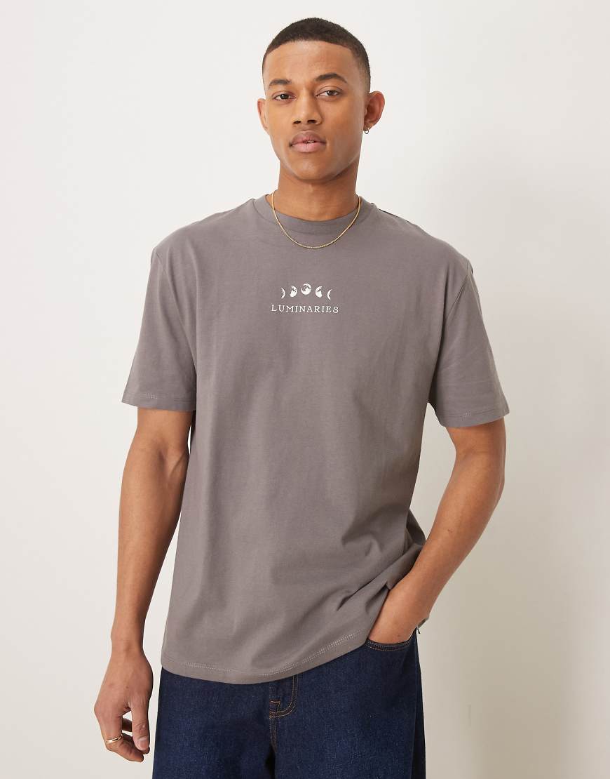 ASOS DESIGN - Locker geschnittenes T-Shirt in Grau mit Himmelskörper-Print auf der Brust von ASOS DESIGN
