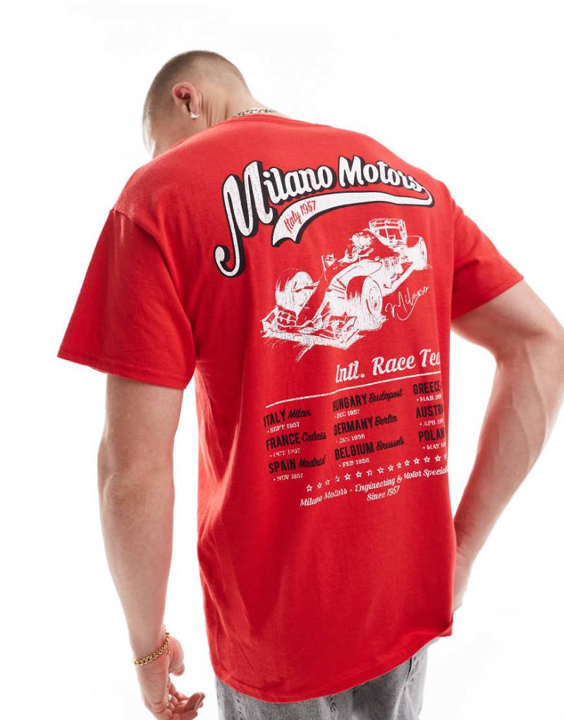 ASOS DESIGN - Locker geschnittenes T-Shirt in Rot mit Sportauto-Print auf der Rückseite von ASOS DESIGN