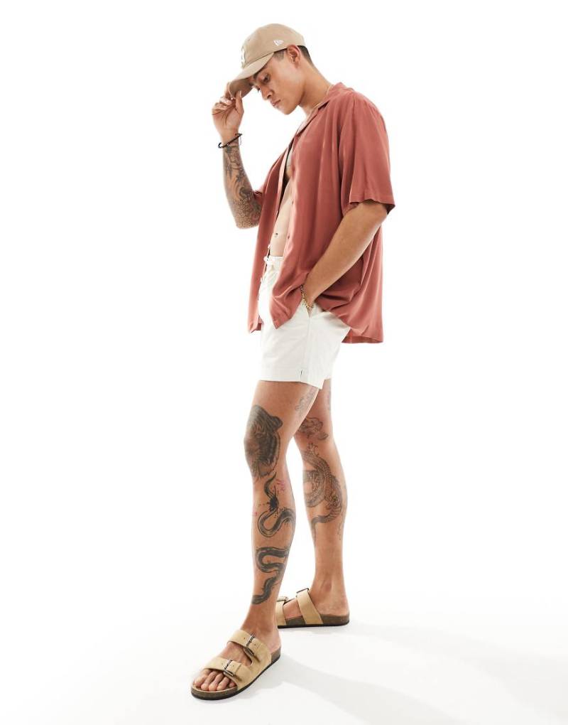 ASOS DESIGN - Locker geschnittenes Viskose-Hemd in Rostbraun mit Reverskragen von ASOS DESIGN