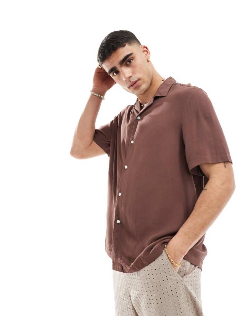ASOS DESIGN - Locker geschnittenes Viskose-Hemd mit Reverskragen in Braun von ASOS DESIGN