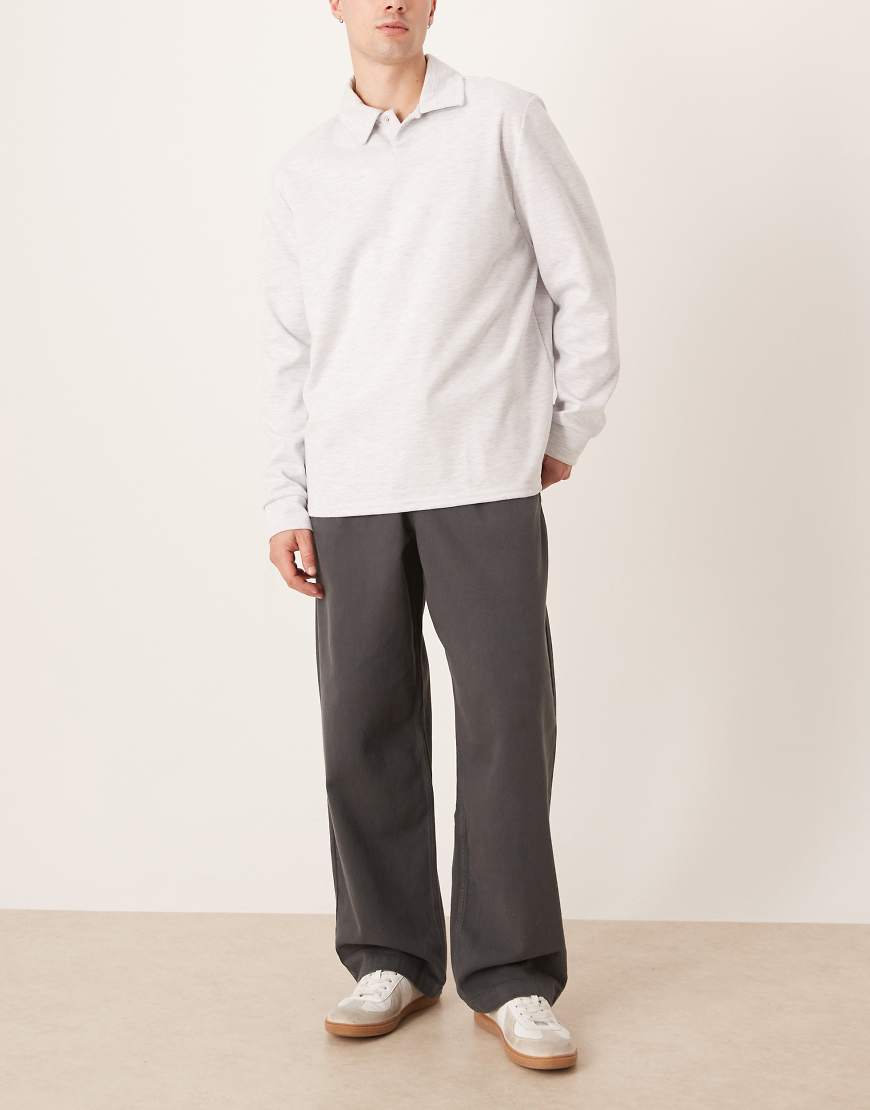 ASOS DESIGN - Locker sitzende Chinohose aus Twill in grauer Vintage-Waschung mit geradem Schnitt von ASOS DESIGN