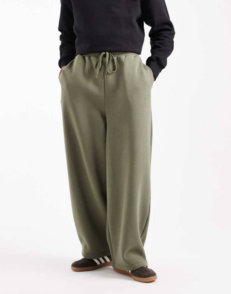 ASOS DESIGN - Locker sitzende Jogginghose in Khaki-Grün von ASOS DESIGN