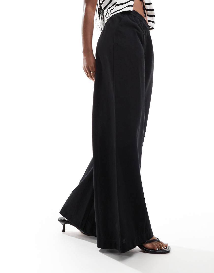 ASOS DESIGN - Locker und asymmetrisch geschnittene Hose in Schwarz mit Leinenanteil von ASOS DESIGN