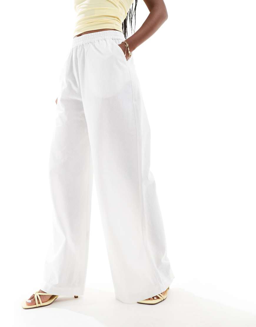 ASOS DESIGN - Locker und asymmetrisch geschnittene Hose in Weiß mit Leinenanteil von ASOS DESIGN