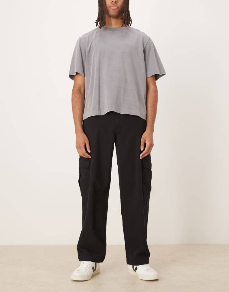 ASOS DESIGN - Lockere Cargohose in Schwarz mit geradem Schnitt von ASOS DESIGN