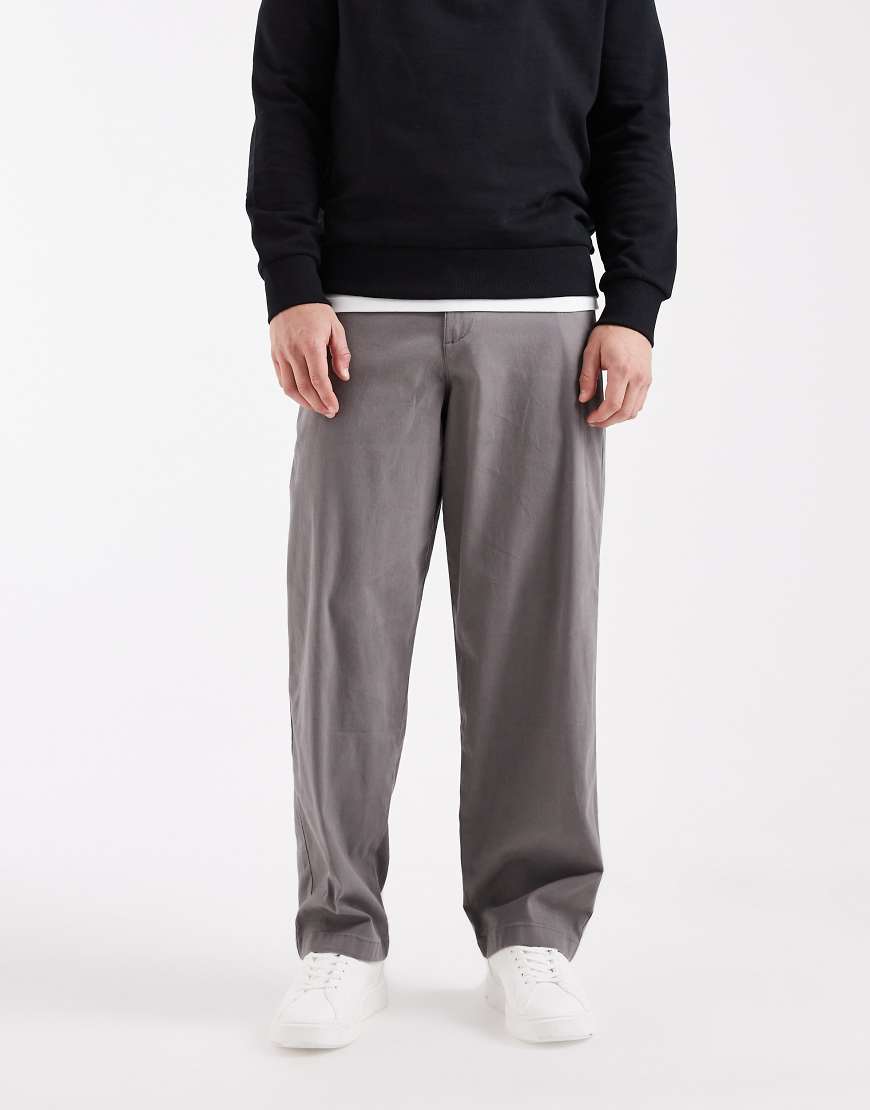 ASOS DESIGN - Lockere Chinohose in Anthrazit mit geradem Schnitt-Grau ASOS DESIGN - Lockere Chinohose in Anthrazit mit geradem Schnitt-Grau von ASOS DESIGN