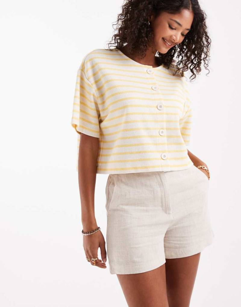 ASOS DESIGN - Lockere Dad-Shorts in Natur mit Leinenanteil-Neutral von ASOS DESIGN